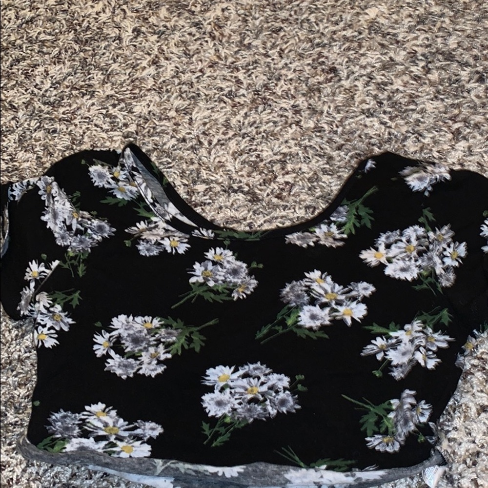 NOELLE floral crop top!